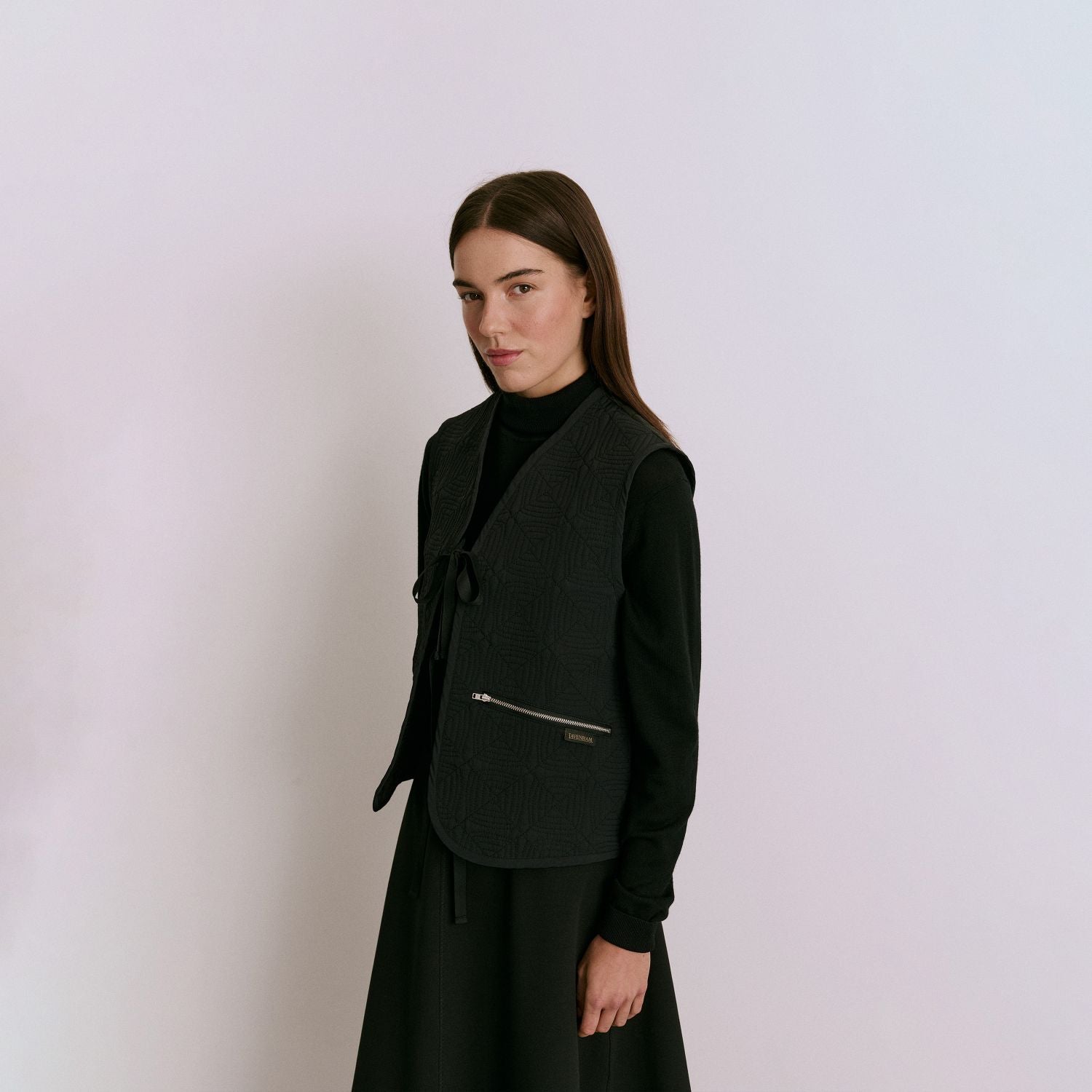 LAVENHAM（ラベンハム）｜Black Edition Front Bow Gilet Womens